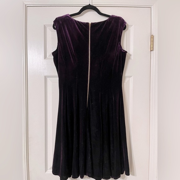 VELVET DARK PURPLE PARTY DRESS SIZE 14 - Picture 2 of 3